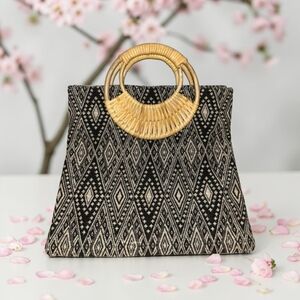 Francesca's Collections Black and Cream Hobo Bag